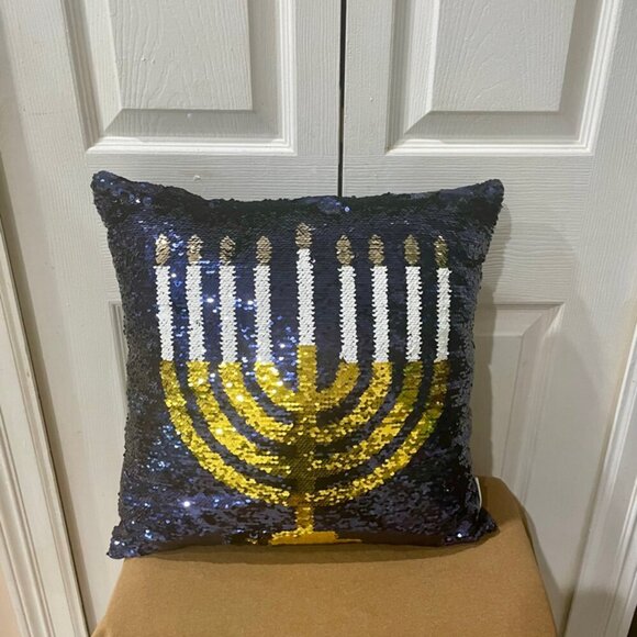 HANUKAH MENORAH SEQUIN PILLOWS FESTIVE LIGHTS 18x18 SET OF 2 EXCELLET CONDITION - Picture 16 of 16